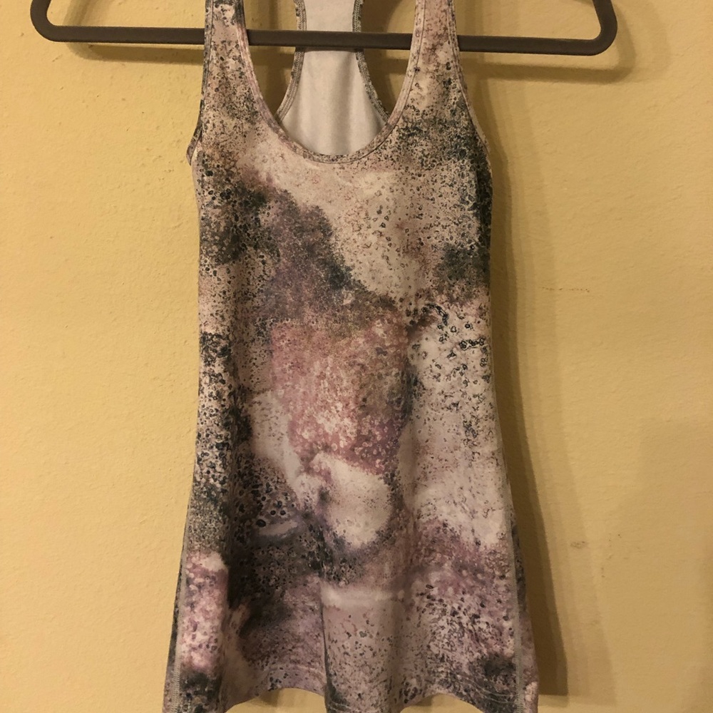 Lululemon tank 4